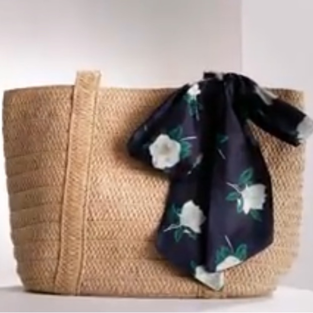 Draper James straw bag/purse with floral bow . NWOT